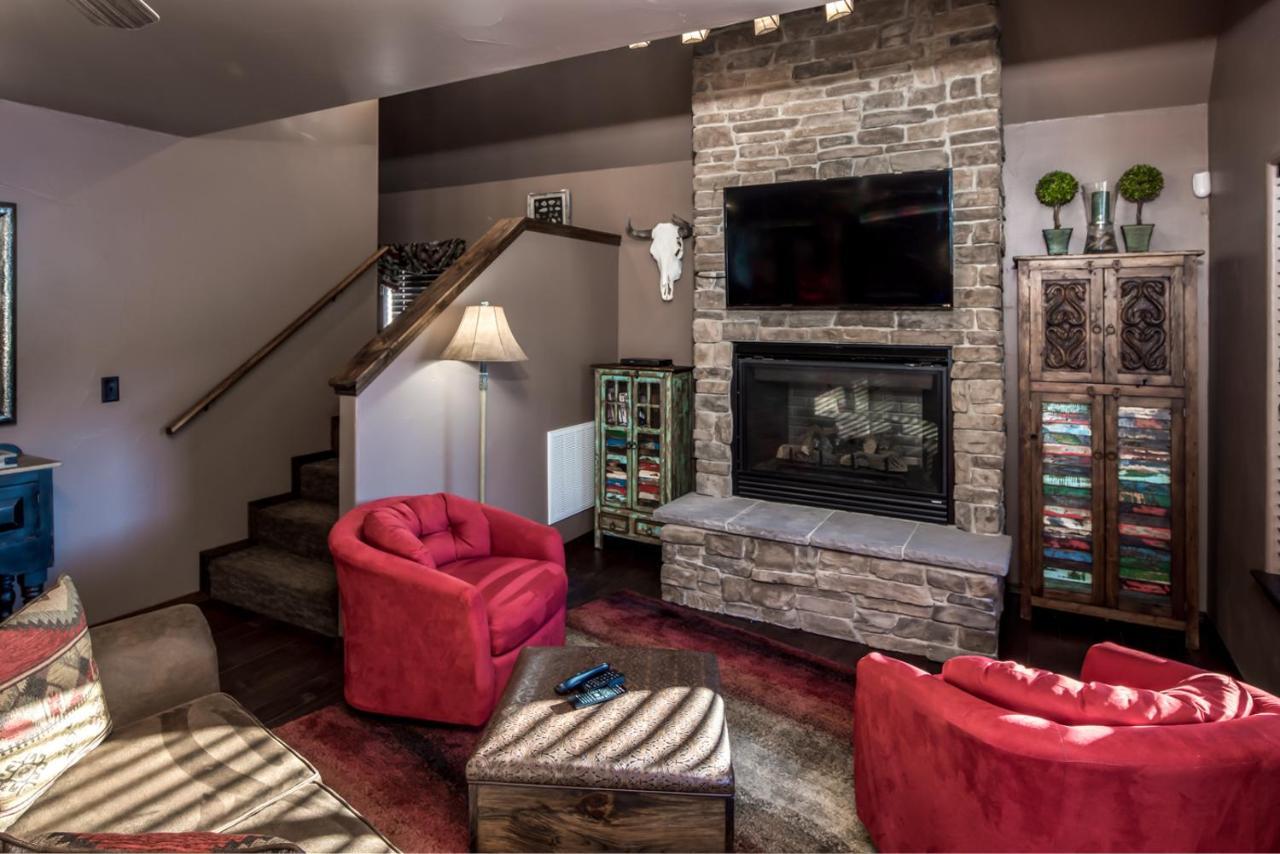 Fifth Dimension, 2 Bedrooms, Wifi, Hot Tub, Game Table, Grill, Sleeps 4 ルイドソ エクステリア 写真