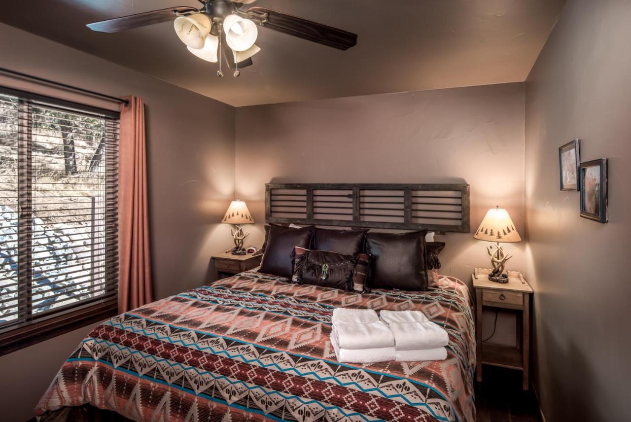 Fifth Dimension, 2 Bedrooms, Wifi, Hot Tub, Game Table, Grill, Sleeps 4 ルイドソ エクステリア 写真