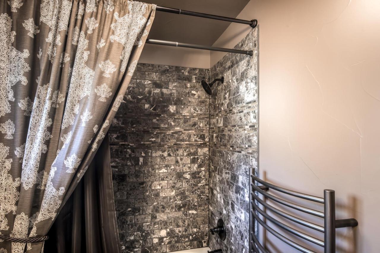 Fifth Dimension, 2 Bedrooms, Wifi, Hot Tub, Game Table, Grill, Sleeps 4 ルイドソ エクステリア 写真