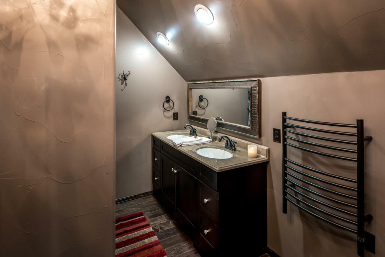 Fifth Dimension, 2 Bedrooms, Wifi, Hot Tub, Game Table, Grill, Sleeps 4 ルイドソ エクステリア 写真